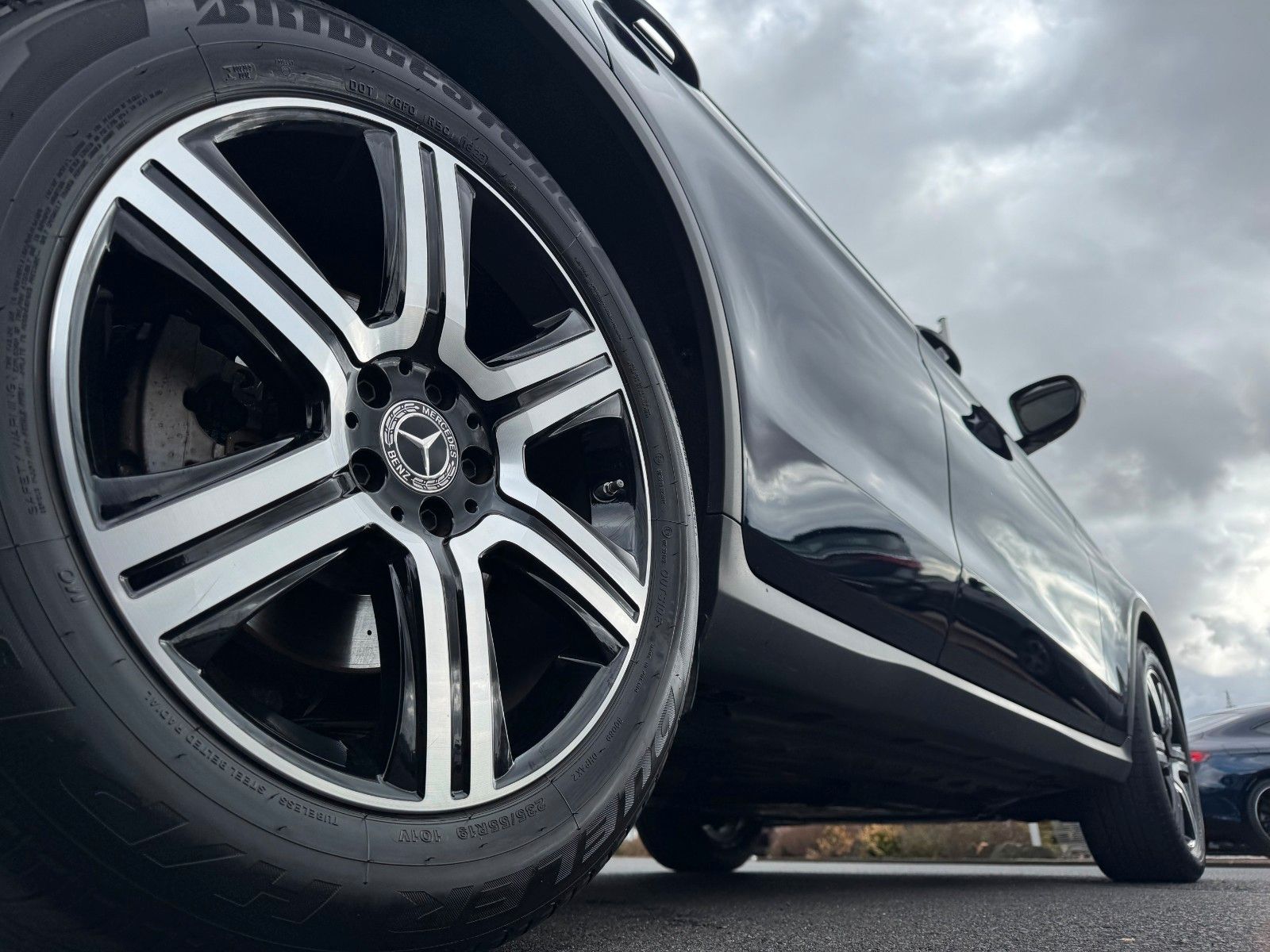 Fahrzeugabbildung Mercedes-Benz GLC 200 d 4M Coupe Night+R-Kamera+S-Dach+