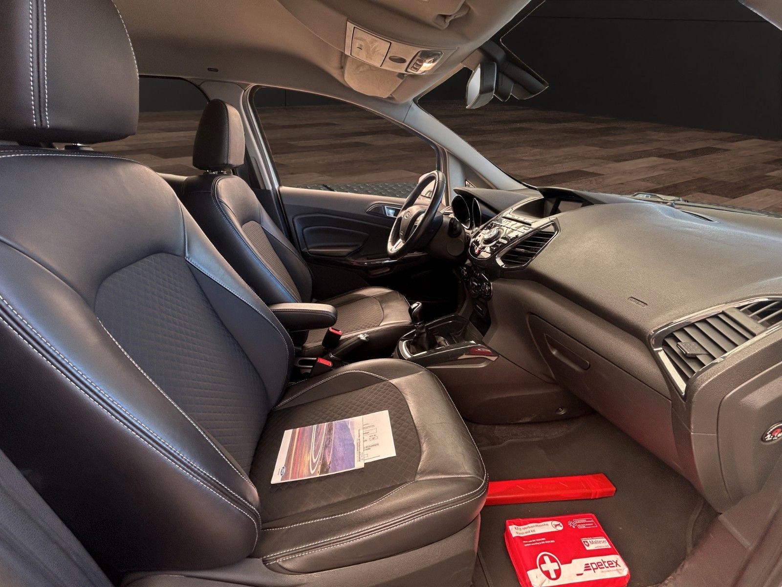 Fahrzeugabbildung Ford EcoSport Titanium/ 1.Hand /Klima/Navi/PDC/SHZ/