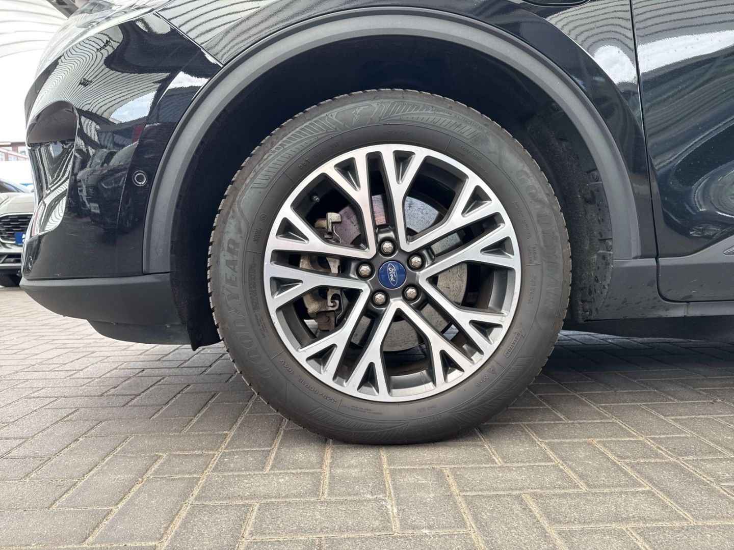 Fahrzeugabbildung Ford Kuga Plug-In Hybrid Titanium Hagelschaden AHK sc
