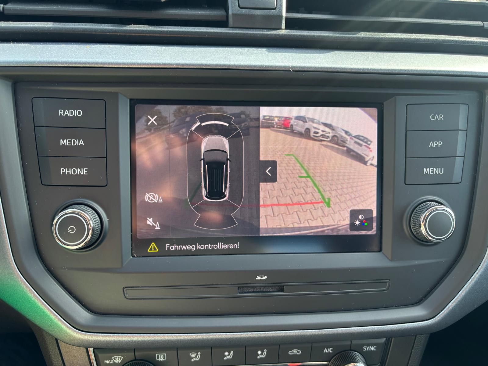 Fahrzeugabbildung SEAT Arona 1.0 TSI Style-KAMERA-SHZ-KLIMA-PDC-ALUS-