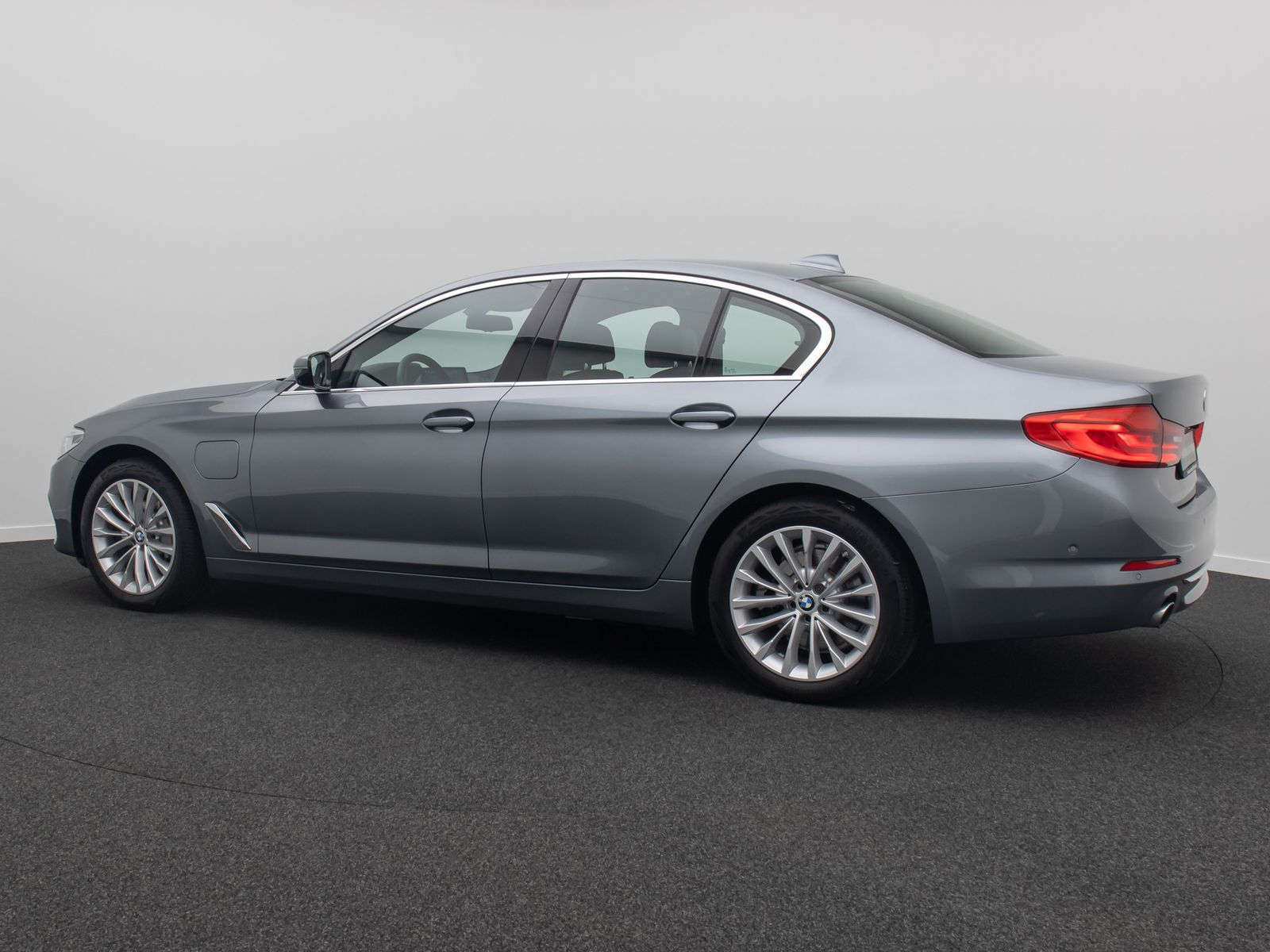 Fahrzeugabbildung BMW 530e Luxury Line ACC 360&deg; DAB Alarm Individual