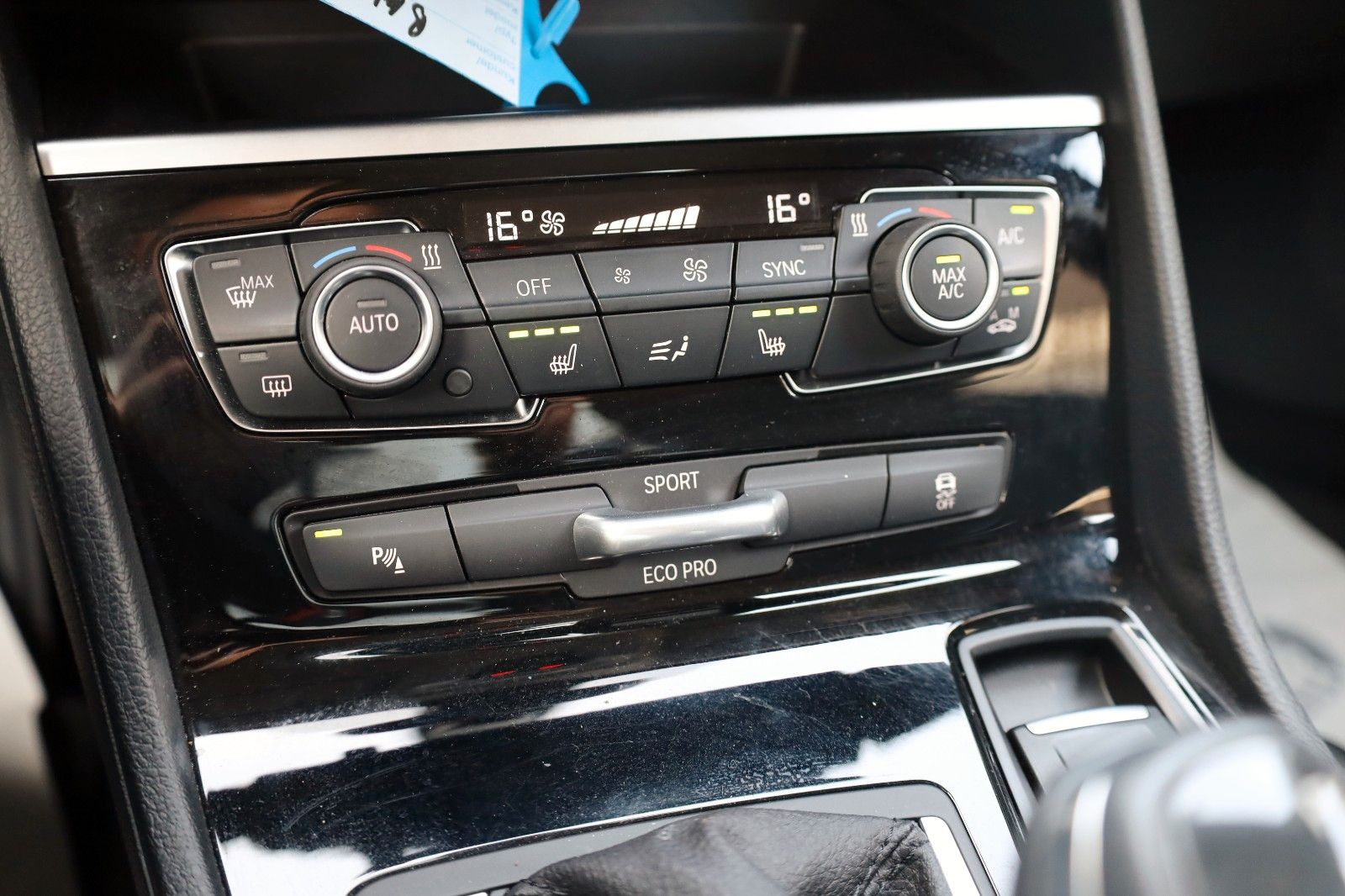 Fahrzeugabbildung BMW 218iA Advantage Active Tourer Navi,LED,SH,PDC