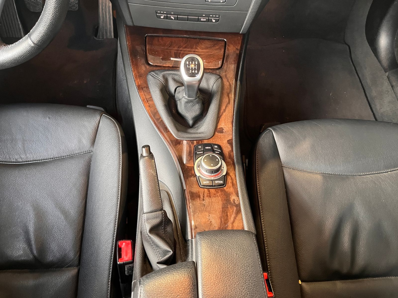 Fahrzeugabbildung BMW 320i  Touring PANO XENON NAVI