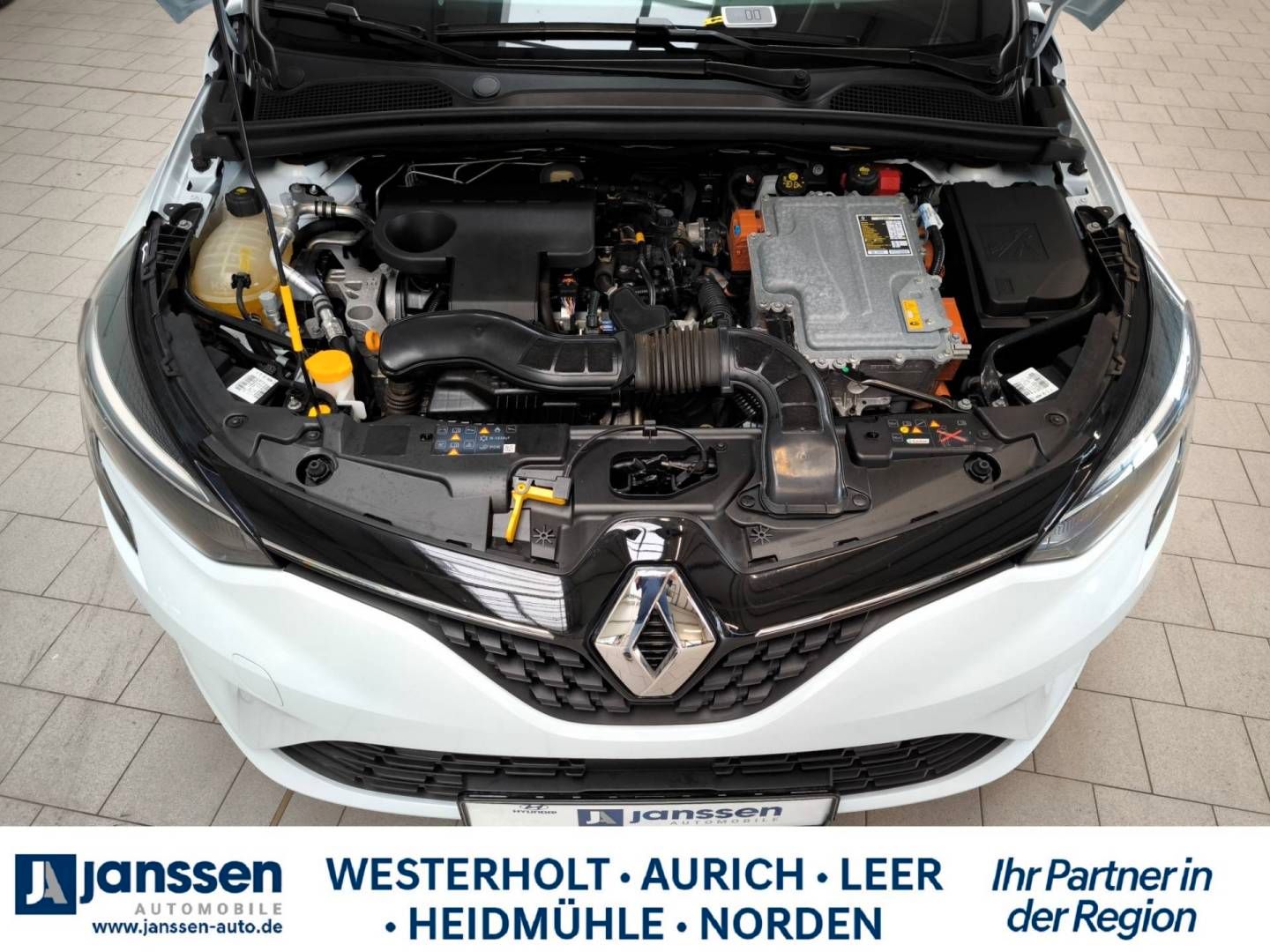 Fahrzeugabbildung Renault CLIO INTENS E-TECH 140