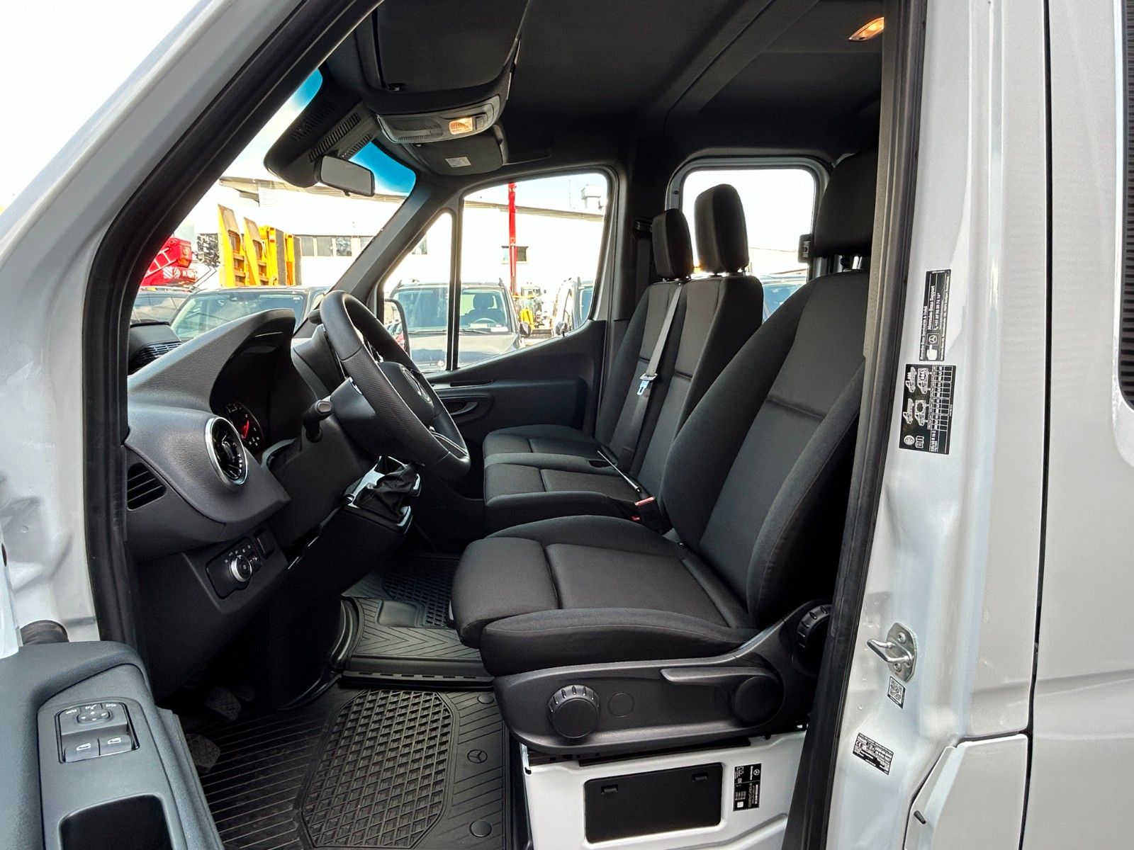 Fahrzeugabbildung Mercedes-Benz Sprinter 317 CDI 4325 DoKa Klima AHK Stdheiz