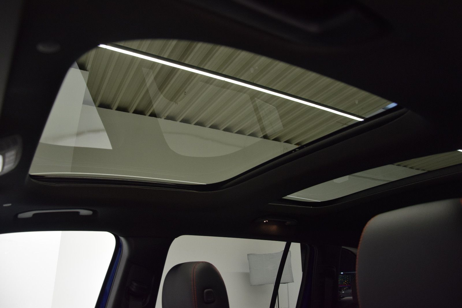 Fahrzeugabbildung Mercedes-Benz GLB 200 d AMG-Line Pano LED Burmester Ambiente