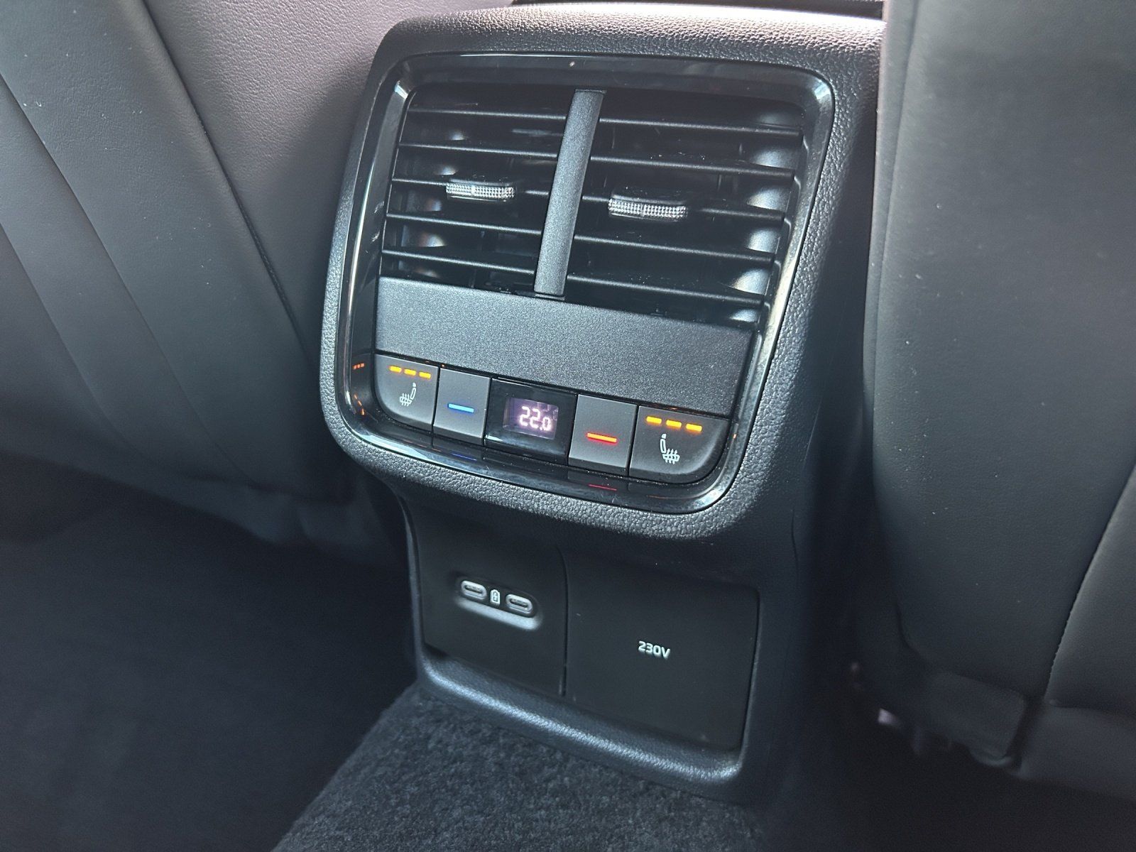 Fahrzeugabbildung SKODA Octavia Combi 2.0 TDI RS+/KAMERA/HUD/ACC/VIRTUAL