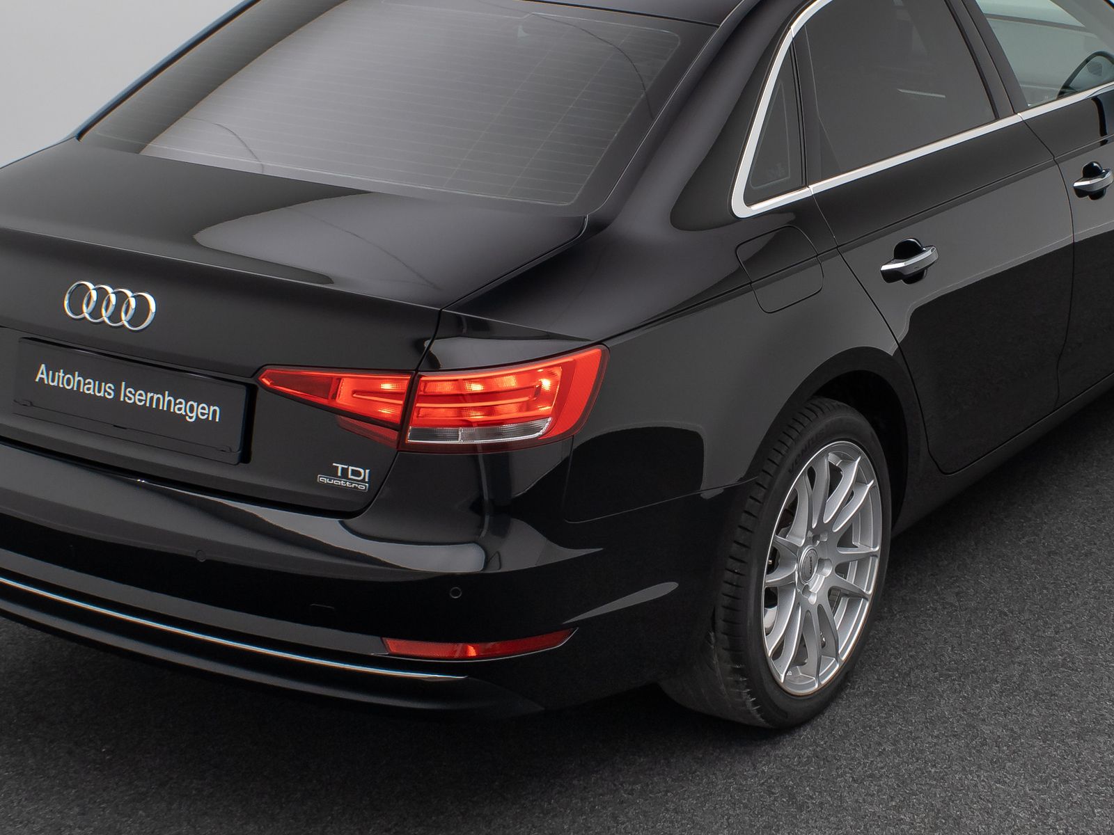 Fahrzeugabbildung Audi A4 quattro design Xenon PDC GSD Limit HiFi 18LM