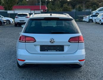 Volkswagen Golf - 6