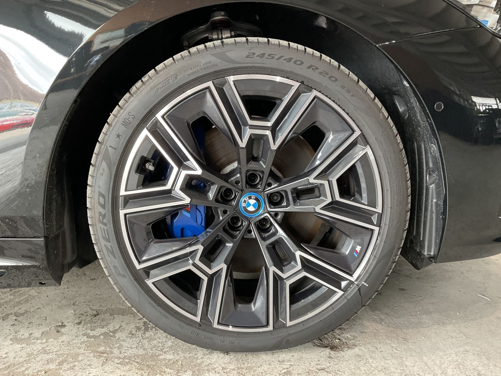 Fahrzeugabbildung BMW i5 xDrive40 Autobahnassistent, M Sportpaket, Sit