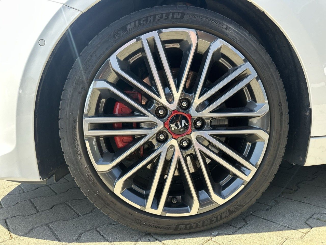 Fahrzeugabbildung Kia PROCEED T-GDI GT 1.6*Navi*Cam*1Hnd* - mit KI generiert/bearbeitet