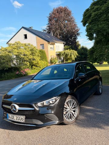 MERCEDES-BENZ CLA 180 Shooting Brake nur 49.000km 2Hand