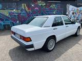Mercedes-Benz 190 E 2.6 - Mercedes-Benz 190: 2.6