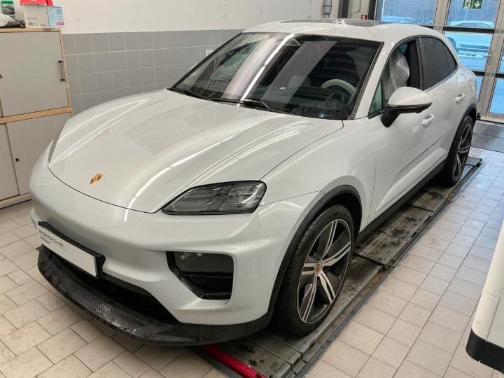 Porsche Macan 4 HeadUp 2xDisplay Pano ACC 22" Carbon