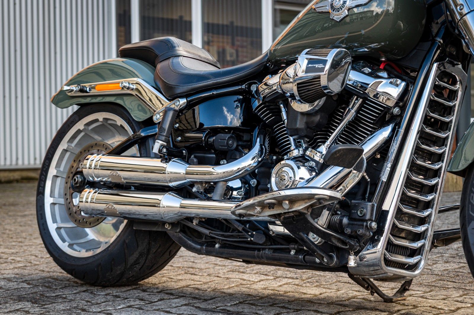 Fahrzeugabbildung Harley-Davidson FLFBS Fat Boy Softail 114 - Jekill & Hyde -