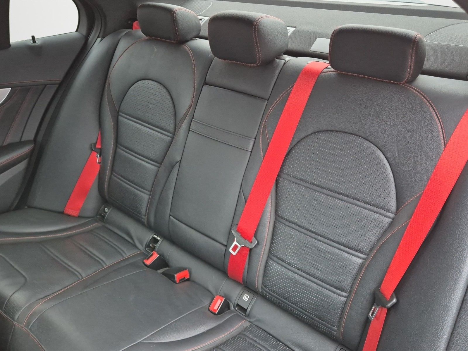 Fahrzeugabbildung Mercedes-Benz C43AMG PERF NIGHT BURM KAM LED HUD 360° HECK