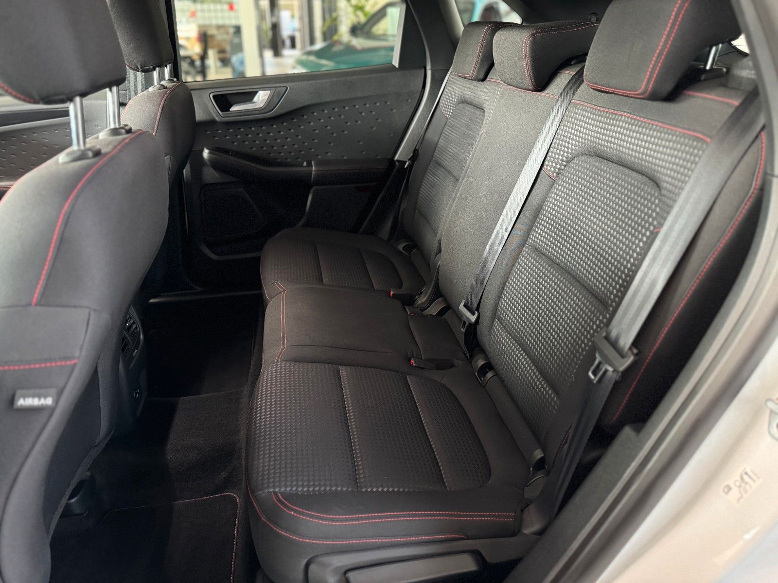 Fahrzeugabbildung Ford Kuga 1.5 ST-Line "Winter-Paket DAB/Navi Kamera"