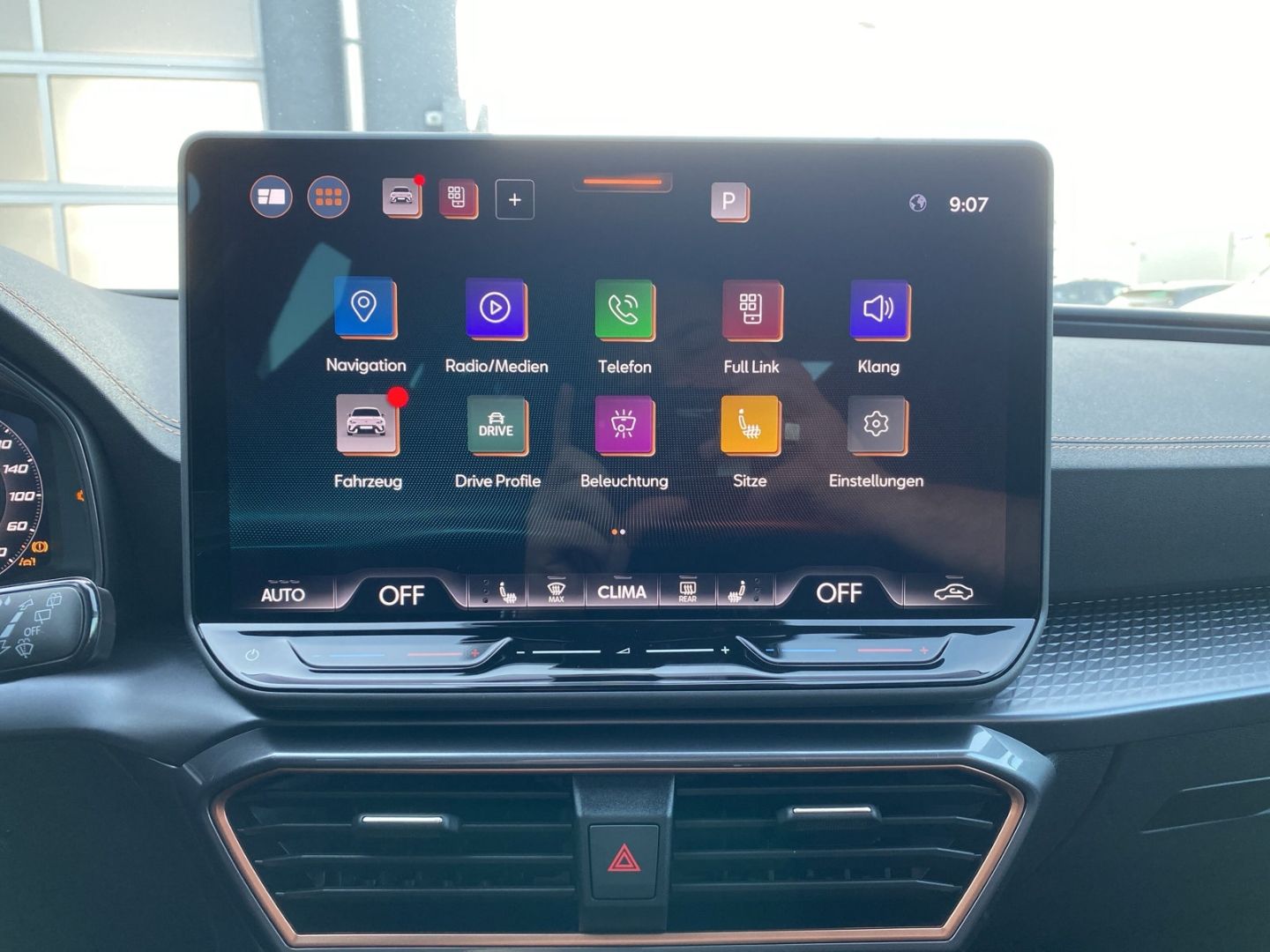 Fahrzeugabbildung CUPRA Leon 2.0 TSI 221 kW VZ*Matrix*NAVI*SHZ*ACC*Full-