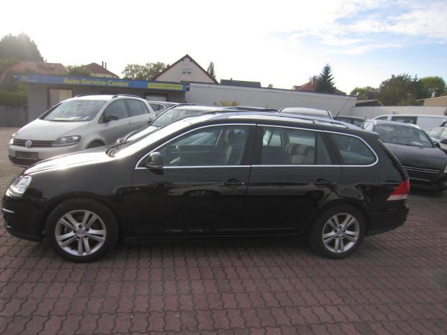 Volkswagen Golf 2009 — rear view
