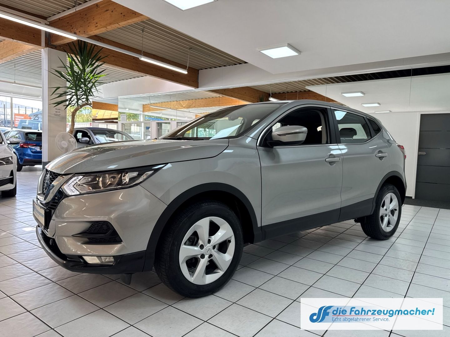 Fahrzeugabbildung Nissan Qashqai Shiro Navi Mehrzonenklima DAB SHZ Spurha