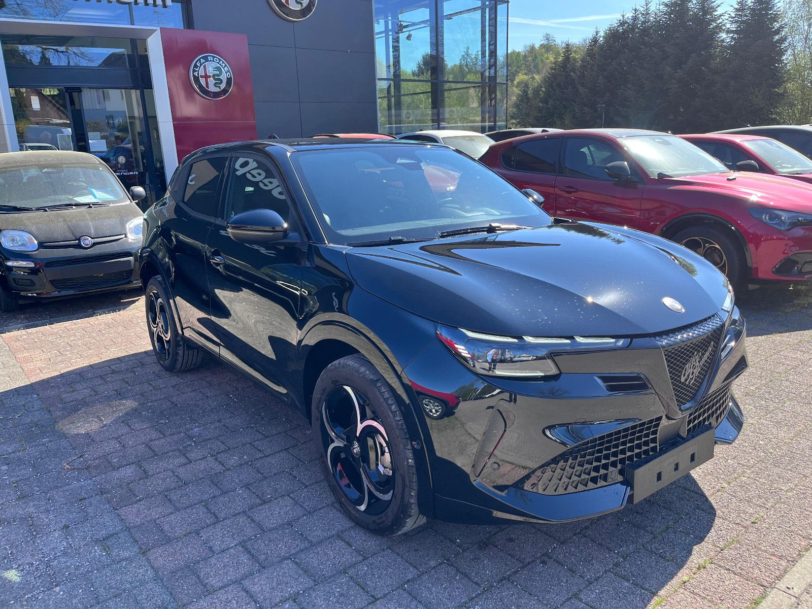 Fahrzeugabbildung Alfa Romeo Junior Ibrida 1.2 VGT 48V-Hybrid 107 kW Ti