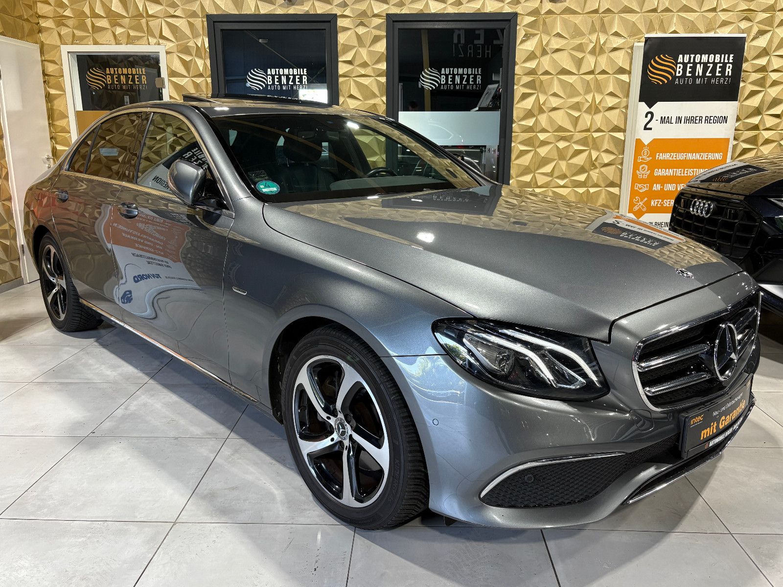 Fahrzeugabbildung Mercedes-Benz E 200 Lim./PANO/AMBIENTE/APPLE/SHZ/KLIMA/
