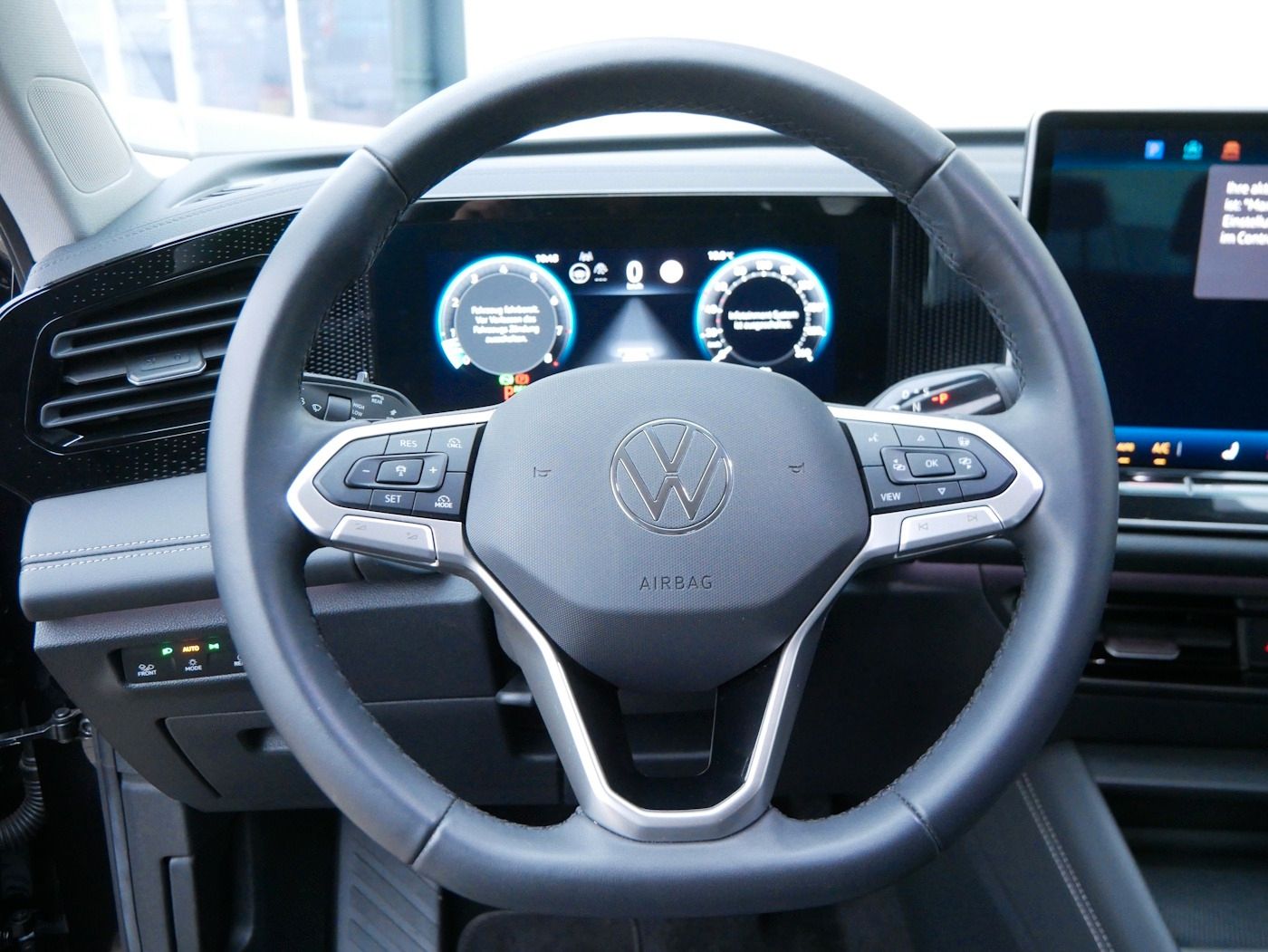 Fahrzeugabbildung Volkswagen Tiguan 1.5 eTSI Life NEU52T Matrix AHK Kamera AC