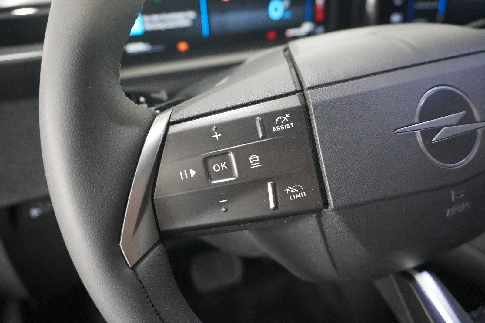 Fahrzeugabbildung Opel Grandland 1.2 48V HYBRID EDIT. NAVI/LED/KAMERA