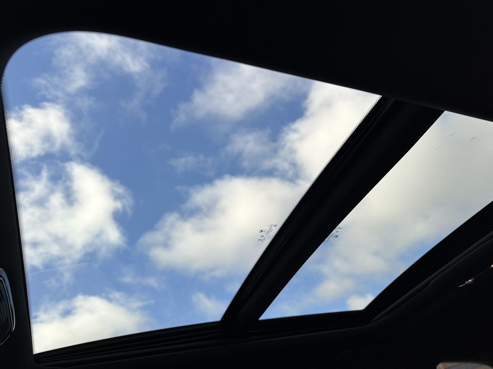 Fahrzeugabbildung BMW 330i Touring M-Sport NAV+LED+PANO+AHK+LIVECOCKPI