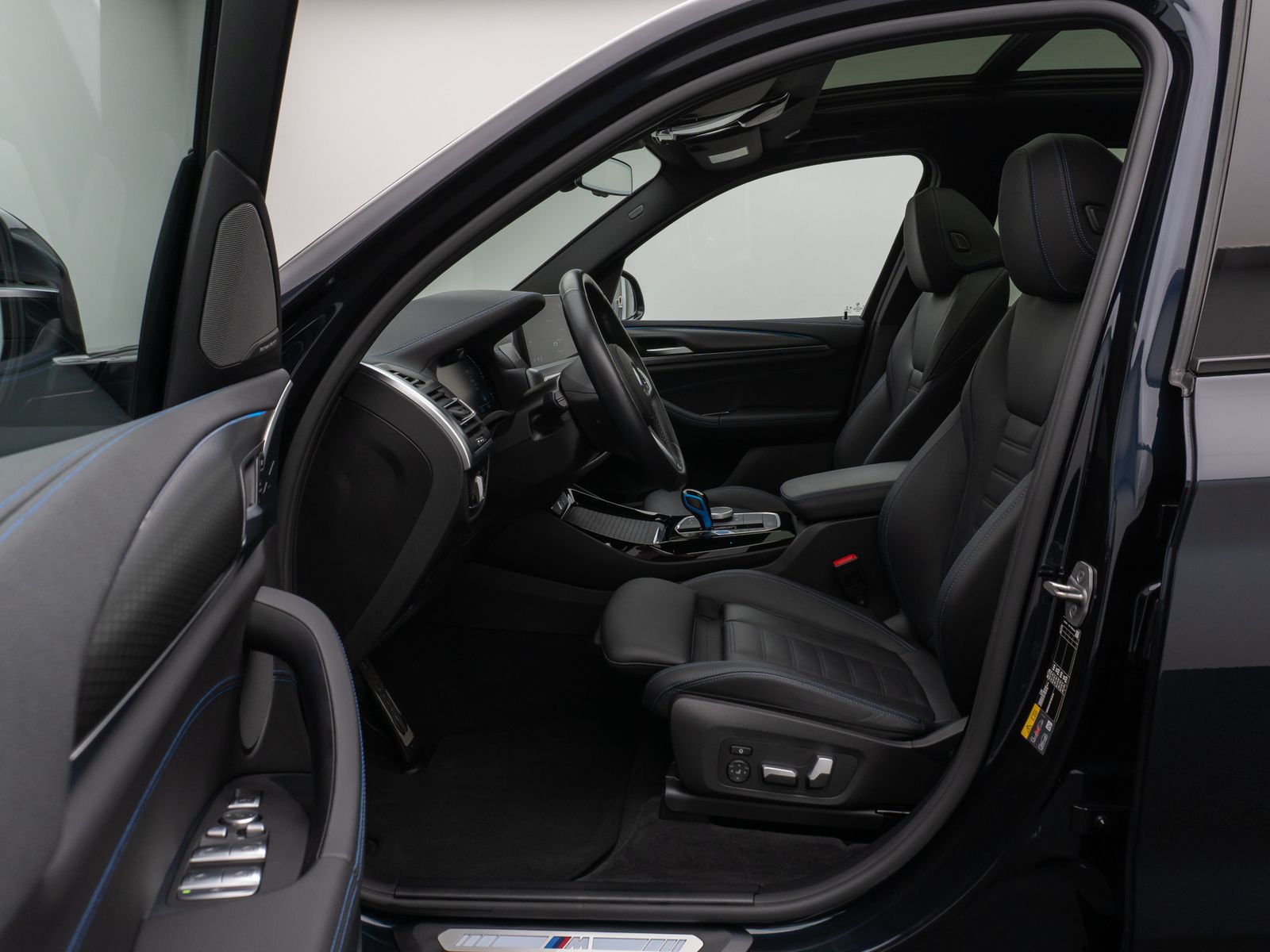 Fahrzeugabbildung BMW iX3 Impressive M Sport Panorama 360°HUD DAB H/K