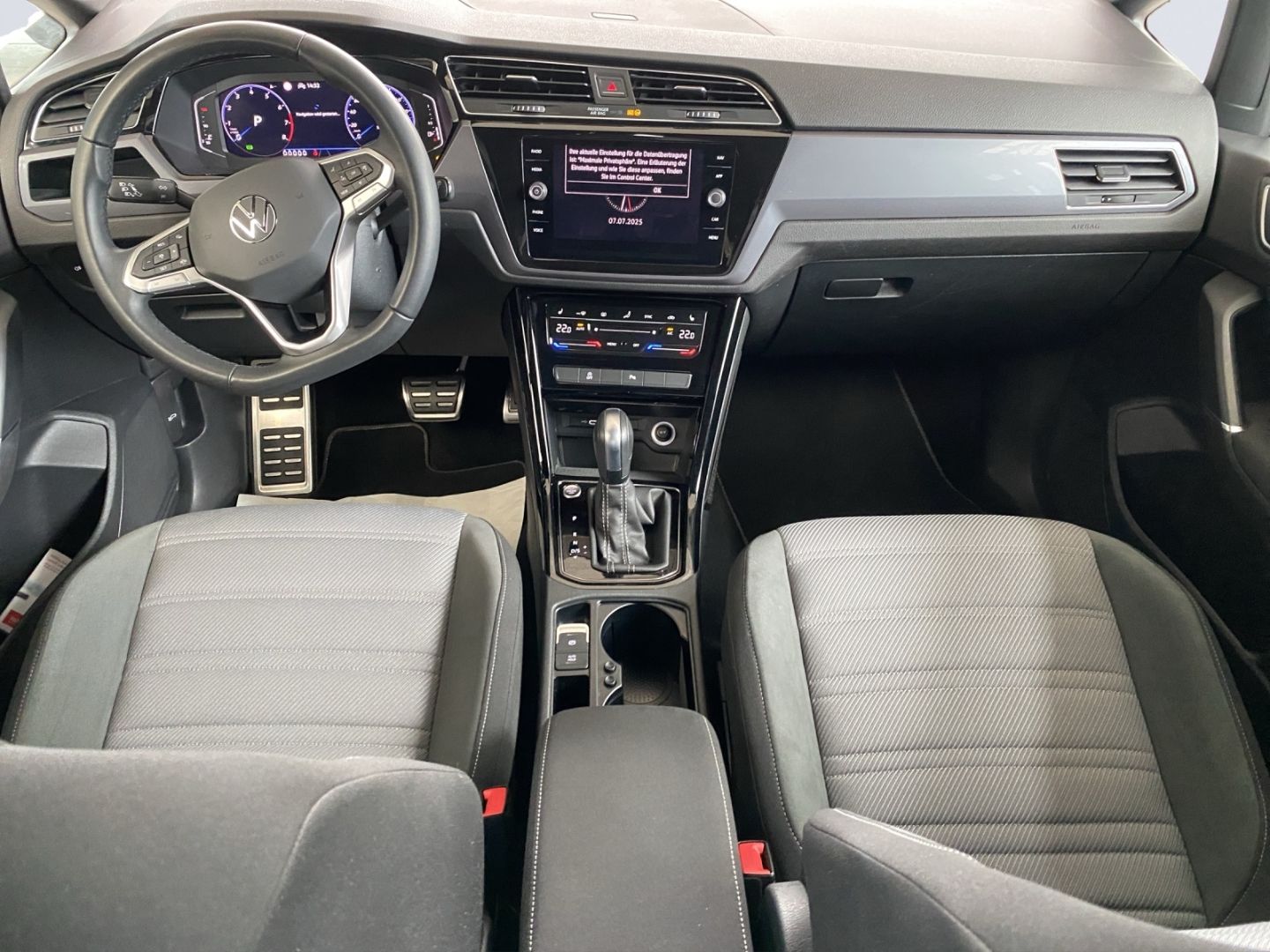 Touran Highline R-Line 1.5TSi DSG 110kW AHZV LED