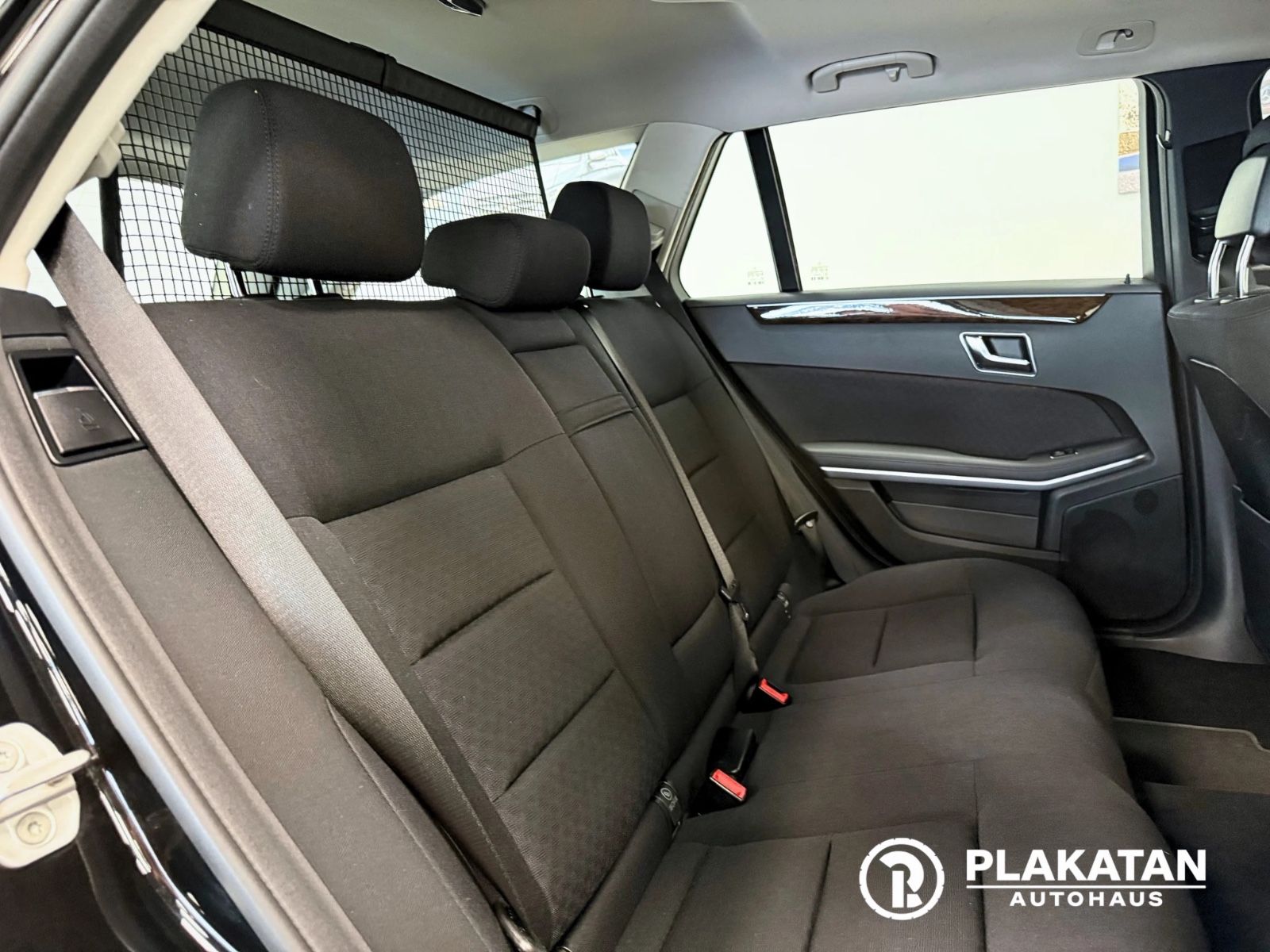 Fahrzeugabbildung Mercedes-Benz E 200 T-Modell Abst-Tempomat Navi MB-Service
