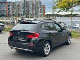 BMW X1 sDrive 18 i Panorama, Navi, AHK. - BMW X1: Schwarz