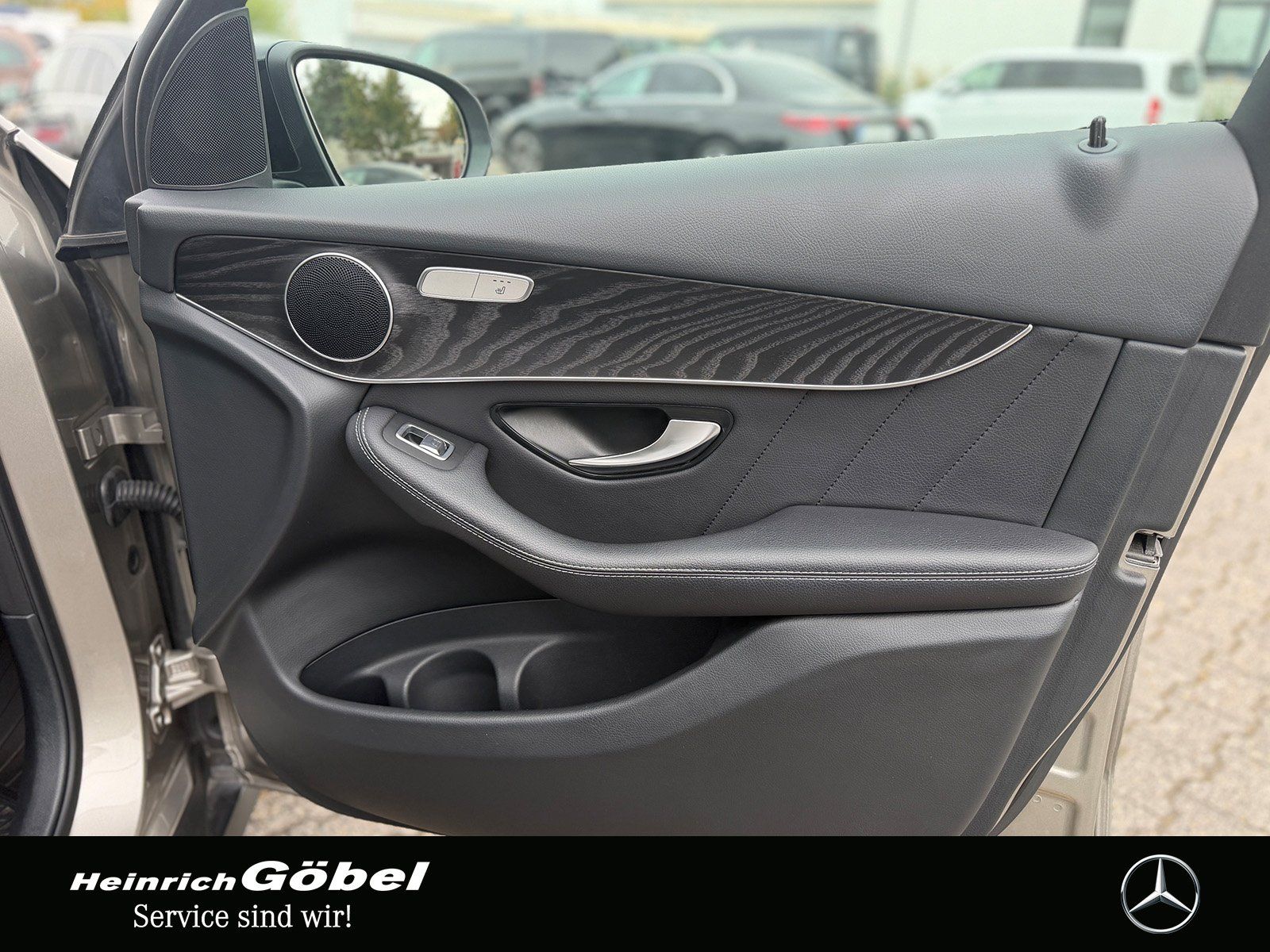 Fahrzeugabbildung Mercedes-Benz GLC 220 d 4M AMG+PANORAMA+ILS+20ZOLL+NIGHTP.+AHK