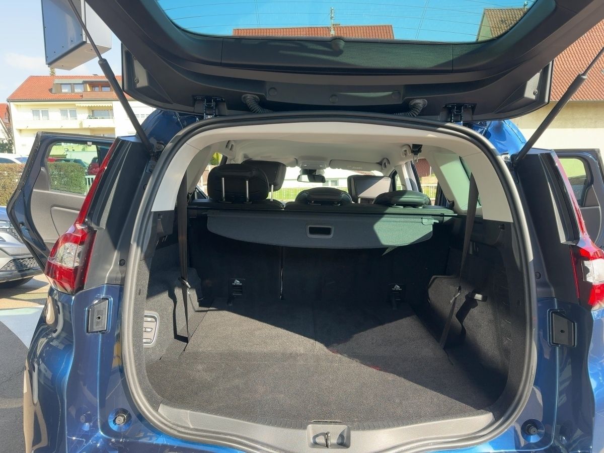 Fahrzeugabbildung Renault Grand Scenic TECHNO TCe 140 EDC 7-Sitzer