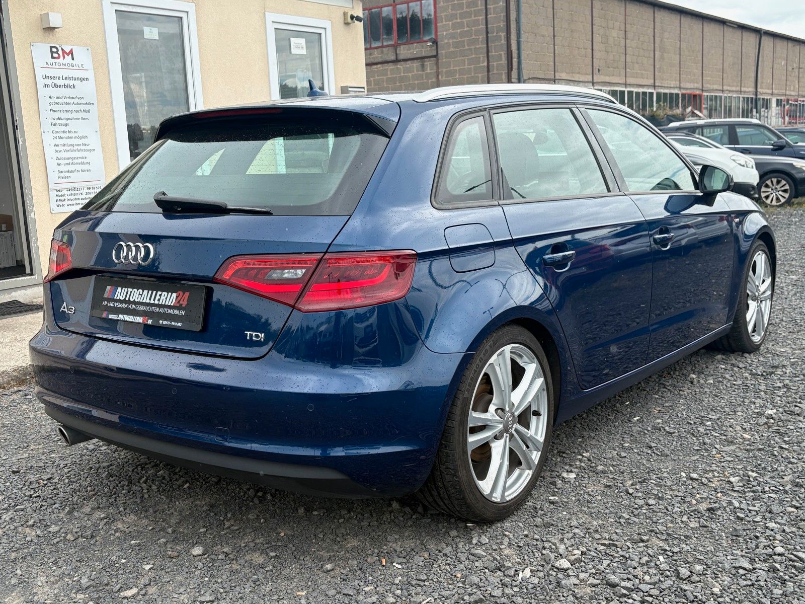 Fahrzeugabbildung Audi A3 1.6 TDI SPBK S LINE Navi Leder LED SPORTFWK