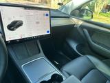 Tesla Model Y RWD  mit Thule Dachbox - Tesla Model Y in Bremen