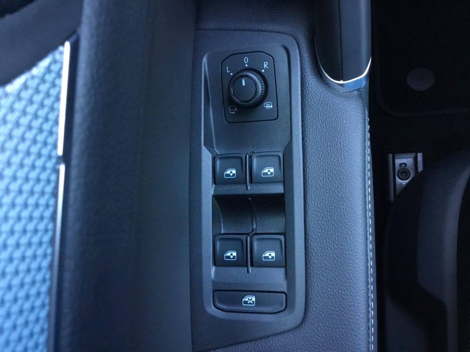 Fahrzeugabbildung Volkswagen Touran 1.5 TSI DSG Goal+LED+AHK+7Sitzer+Kamera