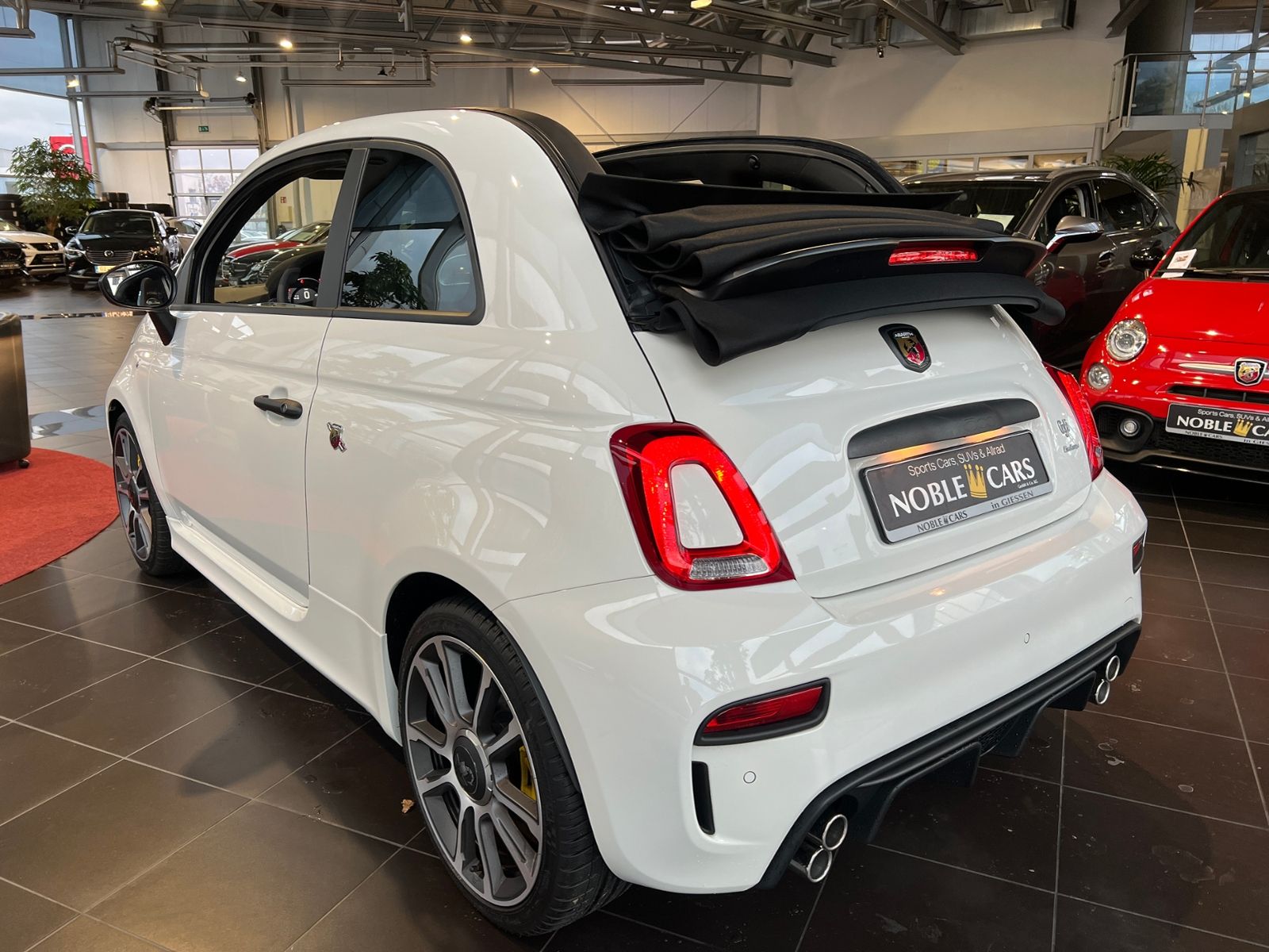 Fahrzeugabbildung Abarth 695C KLIMA LEDER NAV DAB PDC ALU