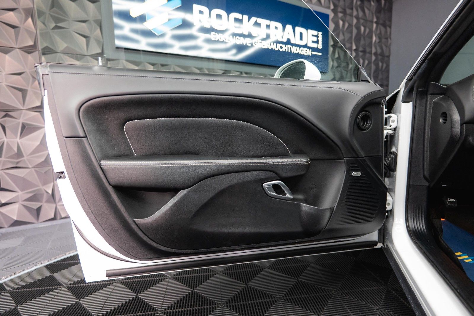 Fahrzeugabbildung Dodge Challenger 5.7 V8 R/T SRT WIDE BODY *LED*19%*