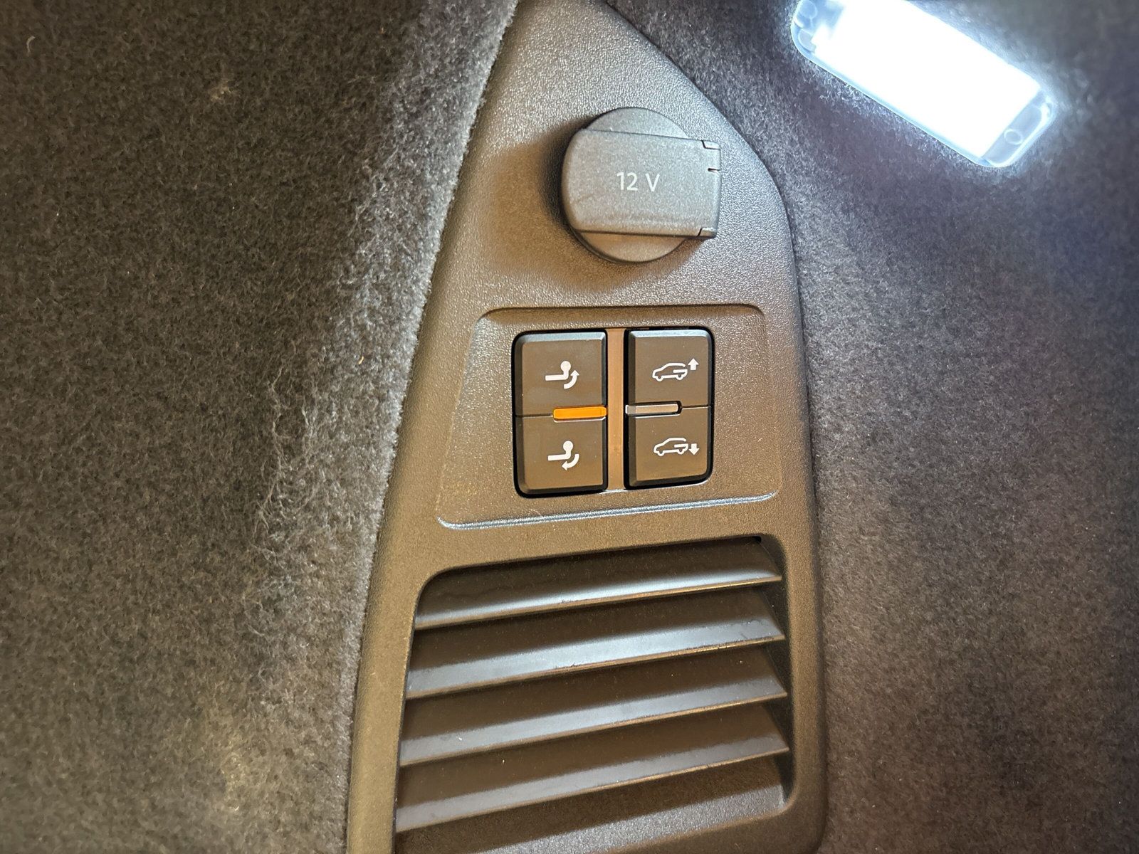 Fahrzeugabbildung Volkswagen Touareg 3.0 TDI 4Mot. R-Line AHK PANO HuD Keyles