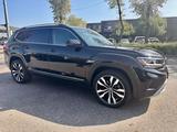 Volkswagen Atlas Platinum 4x4 - Volkswagen: Atlas