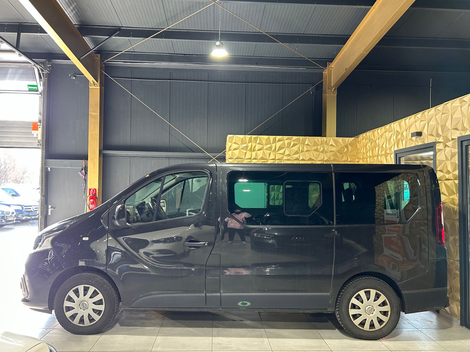 Fahrzeugabbildung Renault Trafic Combi L1H1 2,7t  Expression/9-SITZ/NAVI/