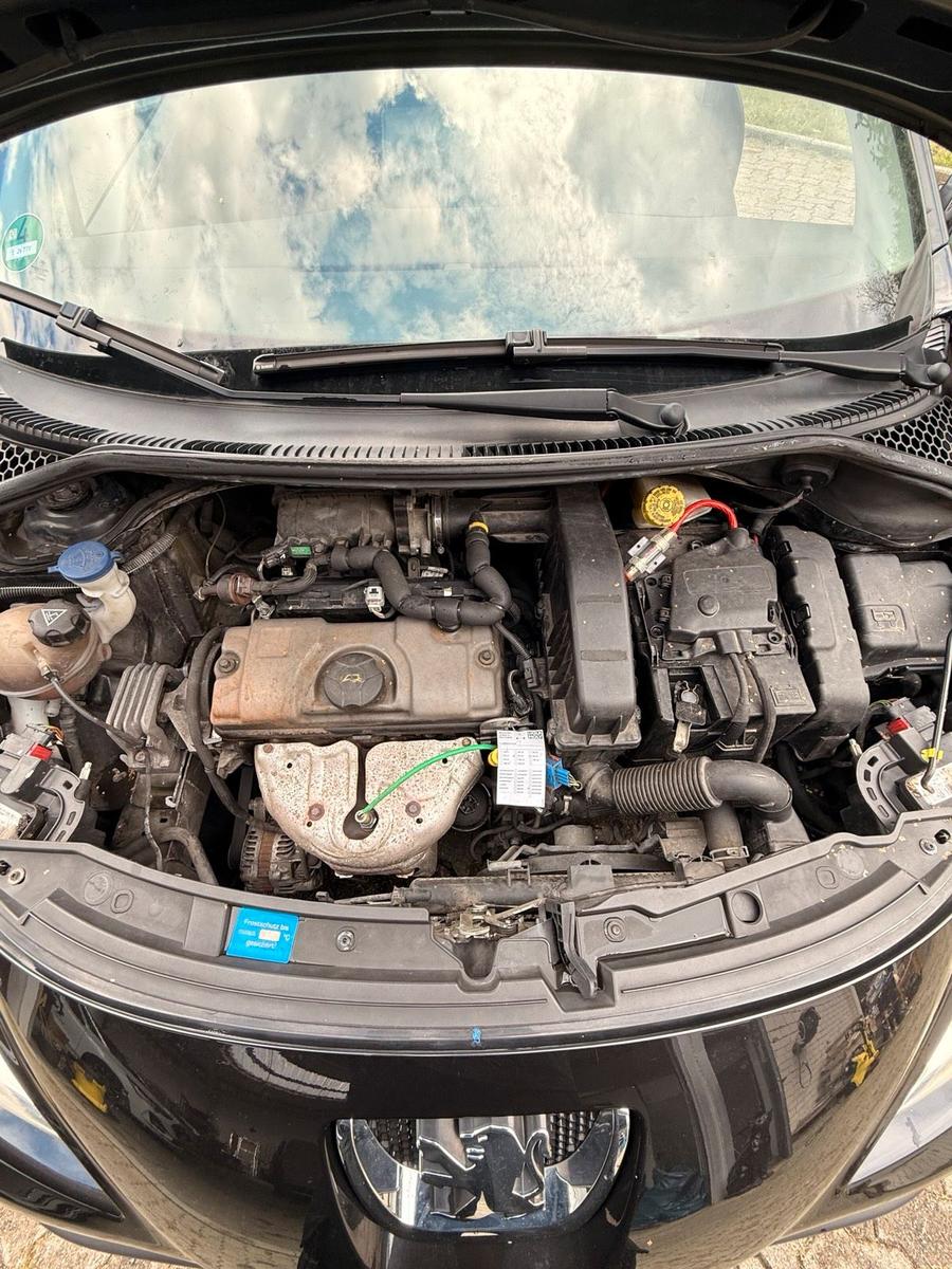 Peugeot 207 2011 — photo 11