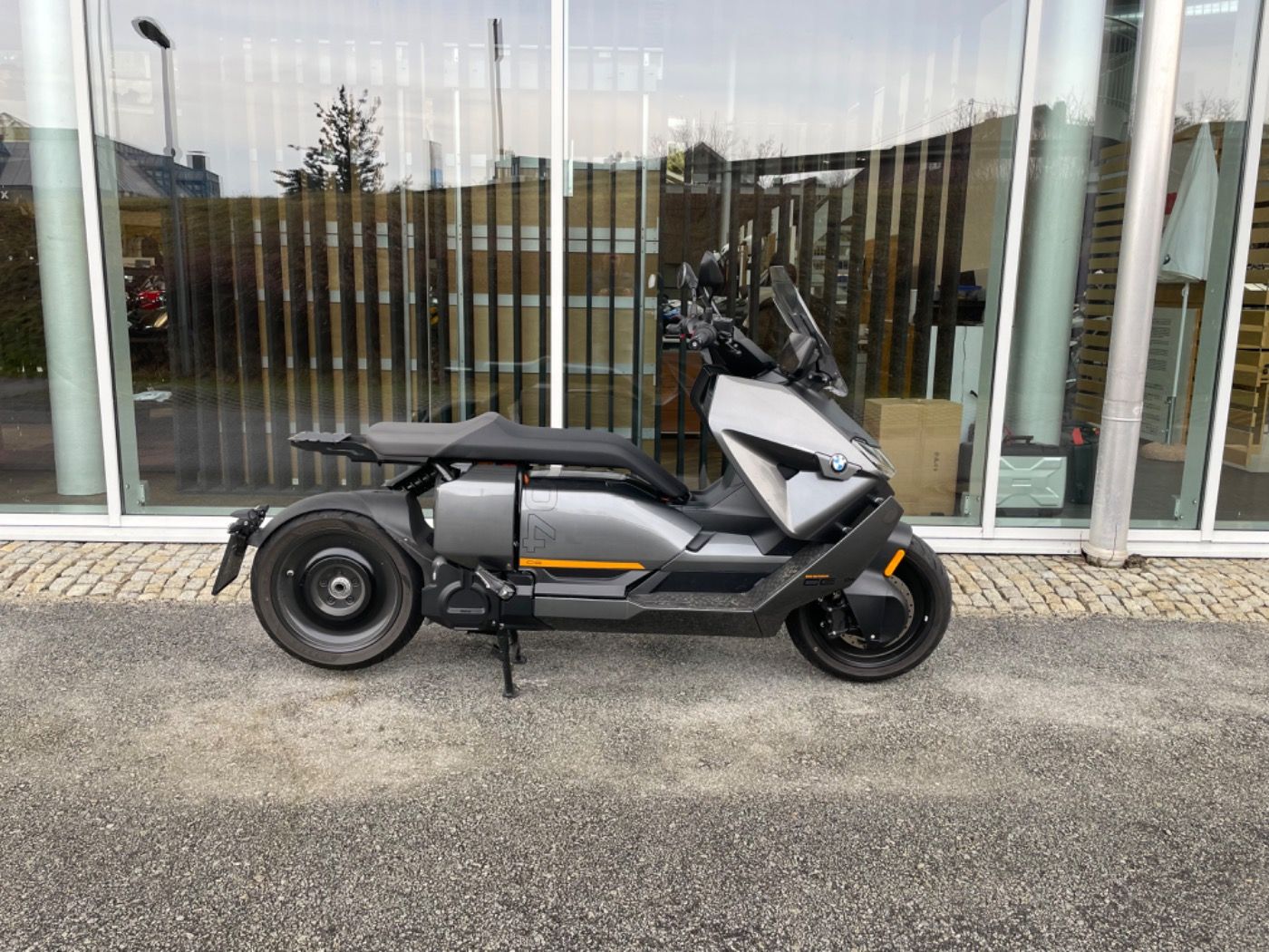 Fahrzeugabbildung BMW CE 04 Avantgarde mit Topcaseträger