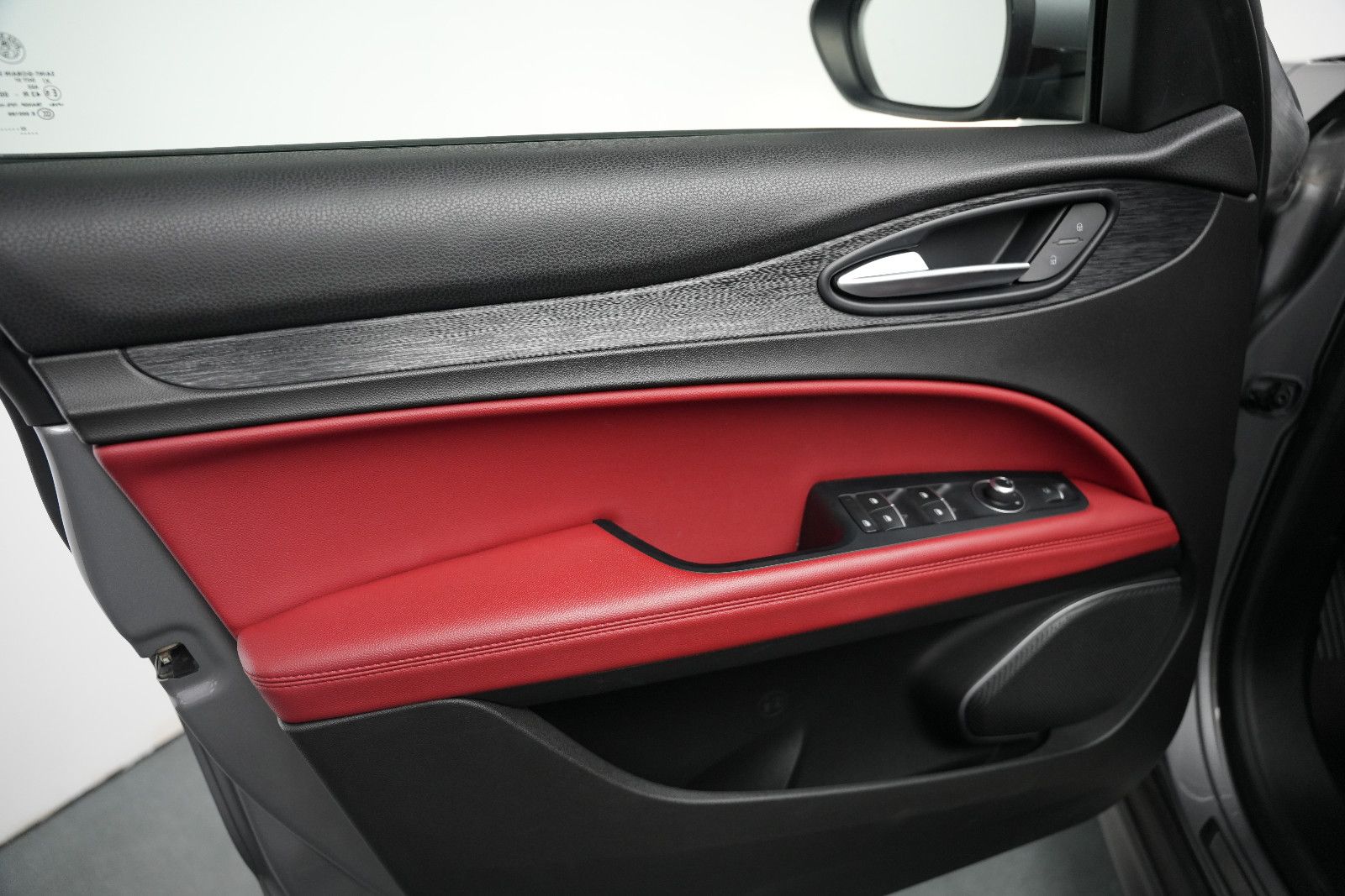 Fahrzeugabbildung Alfa Romeo Stelvio Super Q4/BI-XENON/PDC/AUTOMATIK/SPURHALT