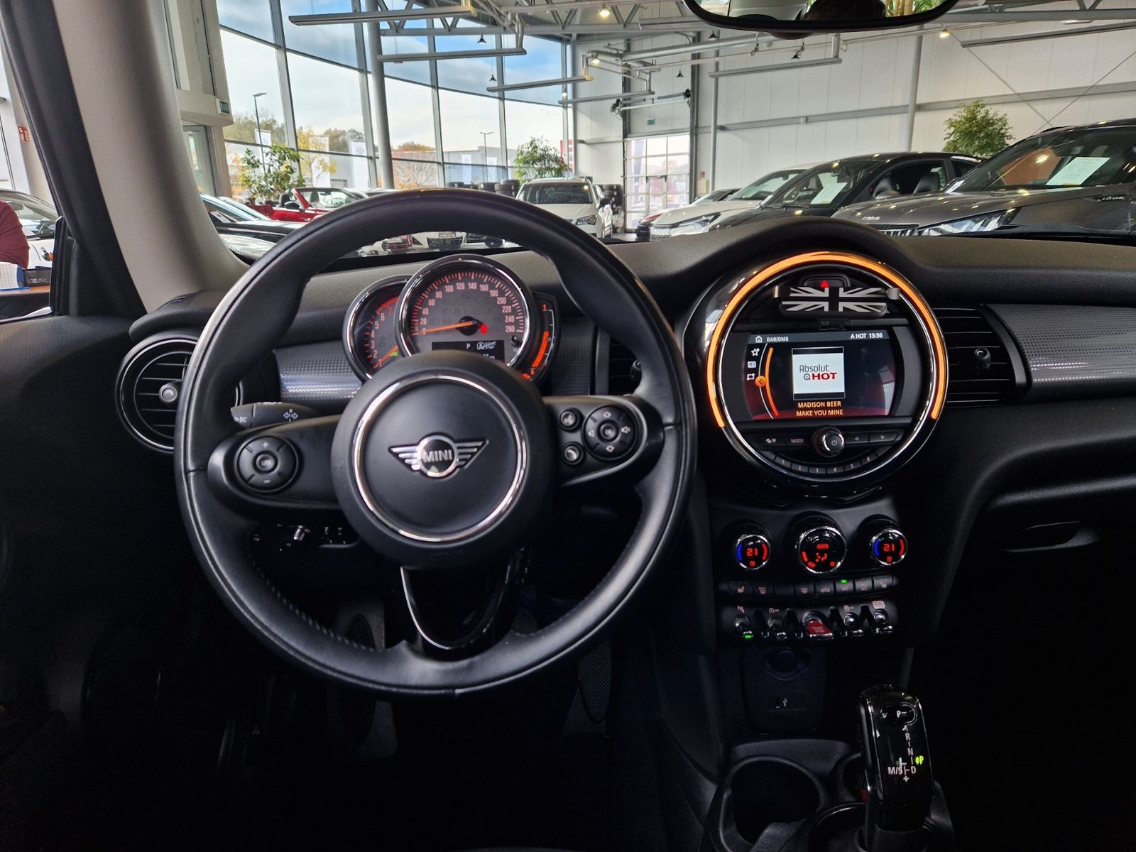 Fahrzeugabbildung MINI Cooper Pepper LED DAB SHZ PDC ALU