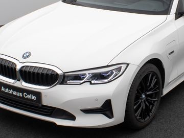 Fahrzeugabbildung BMW 320e 360°Laser DAB HiFi WLAN Komfort Alarm Sport