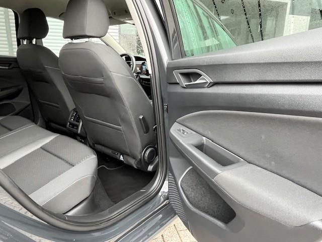 Volkswagen Golf VIII Lim. 1.5 eTSI DSG Active