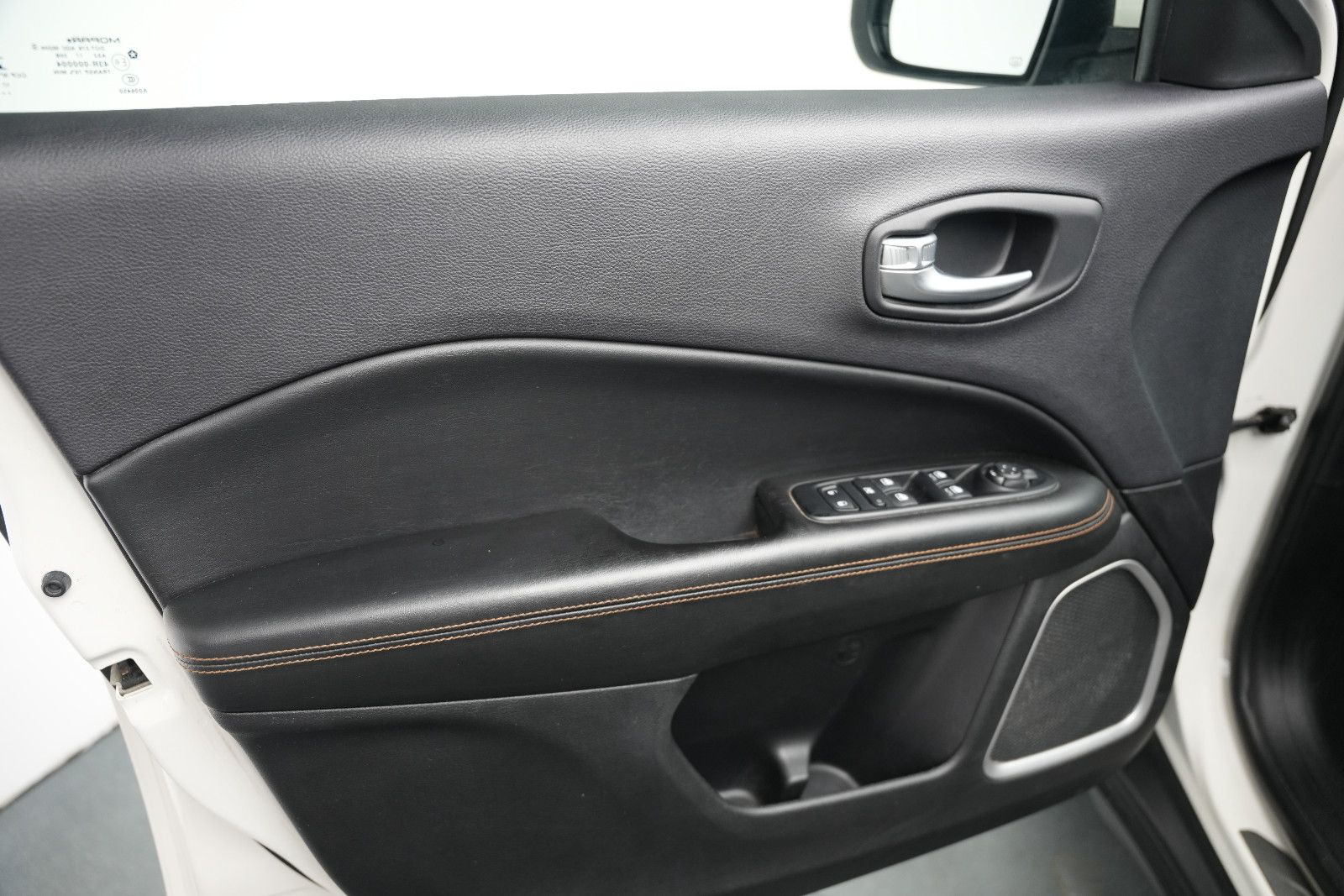 Fahrzeugabbildung Jeep Compass Limited 4WD /PANO/SHZ/L-HEIZ/PDC